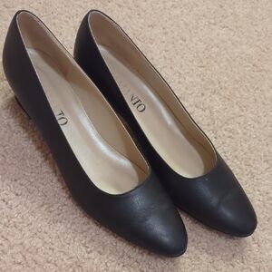 Siamanto Black Heels Timeless Elegance